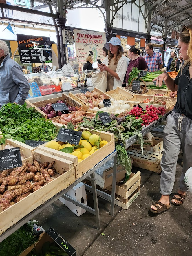 Lokala fynd på Antibes matmarknad