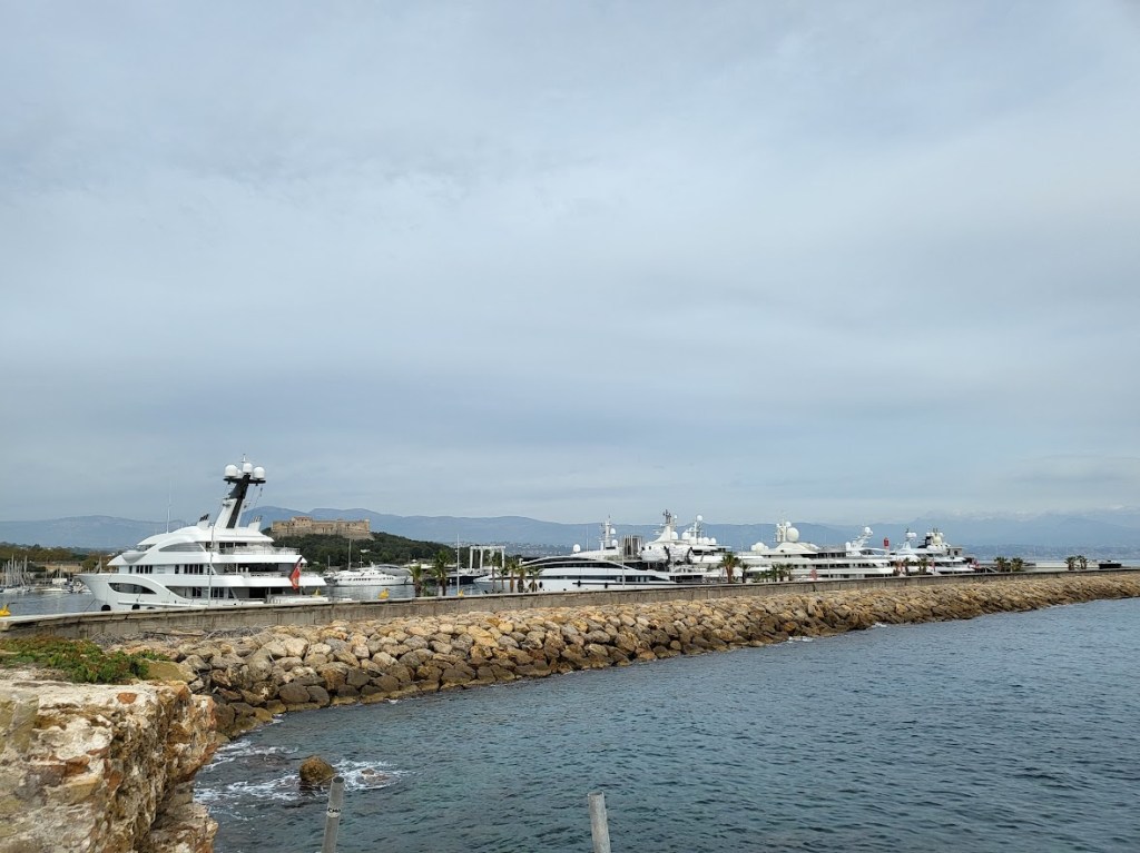 Vem äger lyxyachten?