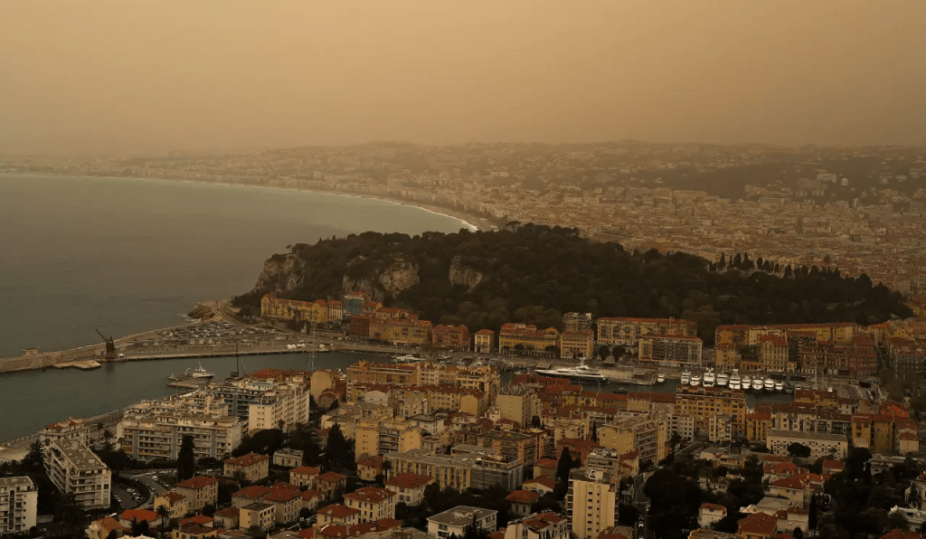 Sand i luften när Sirocco gör sig påmind