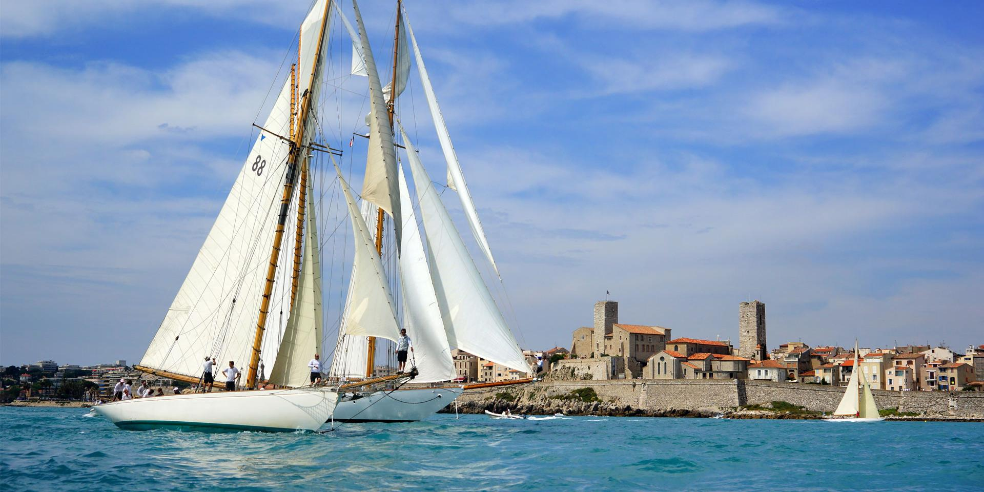 Storseglen Hissas I Antibes I Veckan The Riviera Lady storseglen-hissas-i-antibes-i-veckan-the-riviera-lady